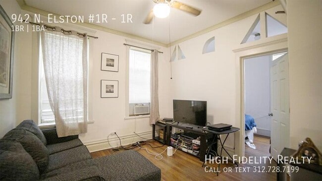 Building Photo - 942 N Elston Ave