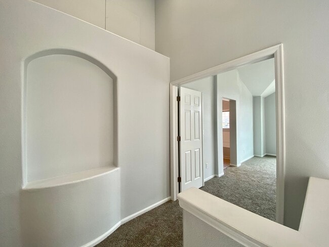 Building Photo - Fantastic Highlands Ranch Townhome - 3bed, 2.5 bath - End Unit