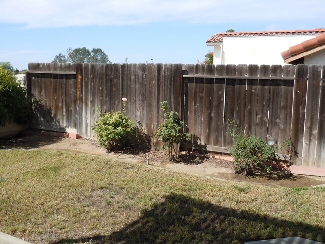 Building Photo - Great family home on a cul-de-sac
