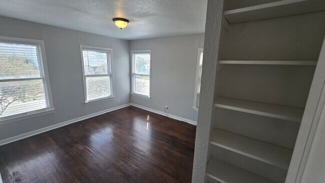 Building Photo - 407/409 Natalen Avenue