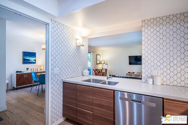 Building Photo - 2094 Normandy Ct