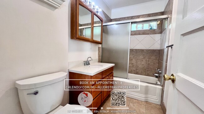 Building Photo - Beautiful 3 bedroom home with large backyard and garage