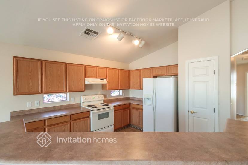 Building Photo - 11174 W Chase Dr