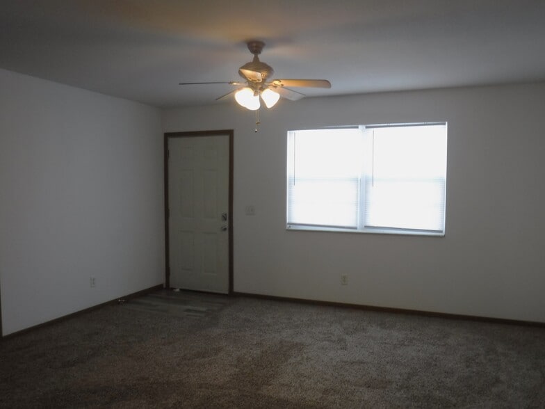 Building Photo - 5602 Valley View Dr