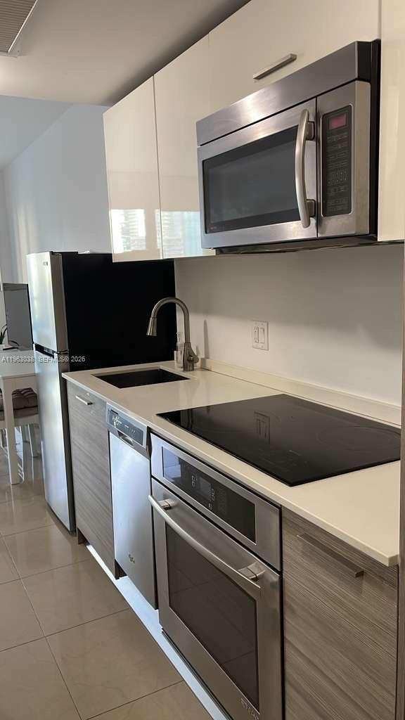 Building Photo - 1300 Brickell Bay Dr