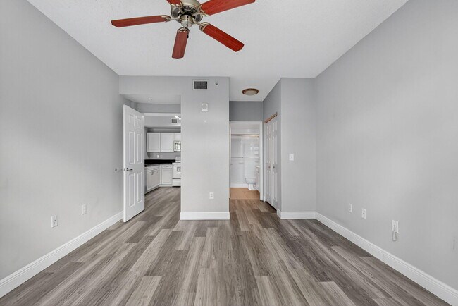 Building Photo - 780 S Sapodilla Ave