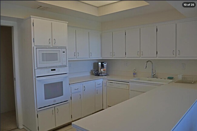 Building Photo - 910 Island Dr