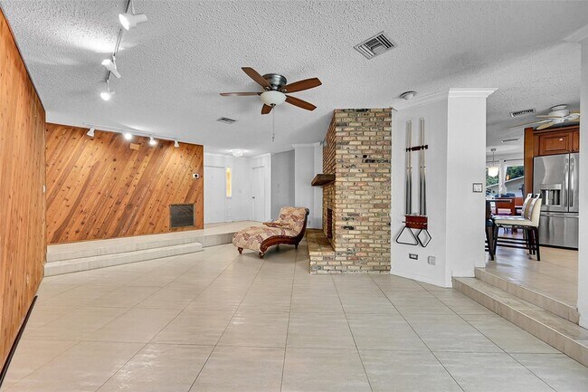 Building Photo - 1361 SW 26th Ave