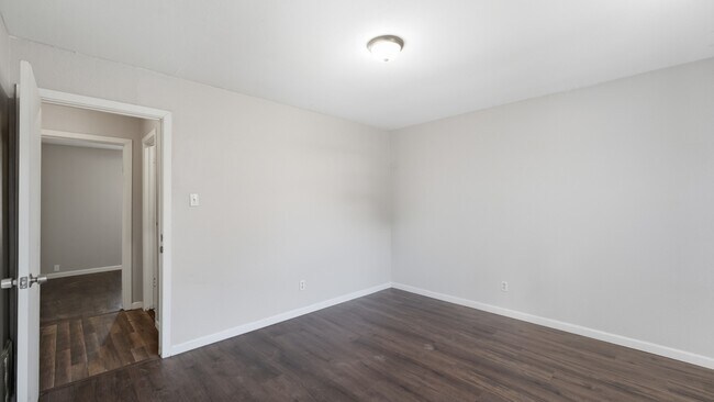 Building Photo - 200 Valley Acres Dr