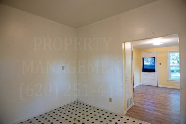 Building Photo - 1 Bedroom Rental in Cherryvale, KS