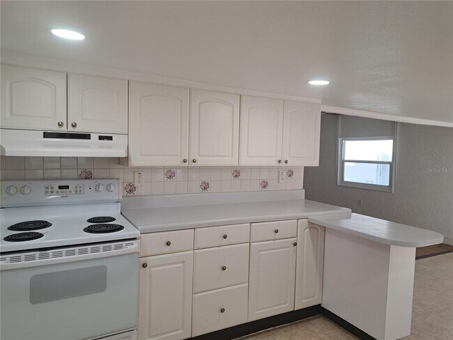 Building Photo - 1040 65th St S