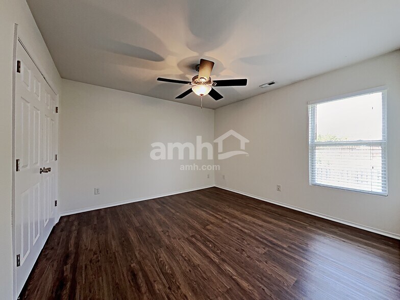 Building Photo - 8443 Redding Glen Ave