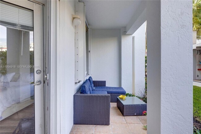 Building Photo - 3105 NE 184th St