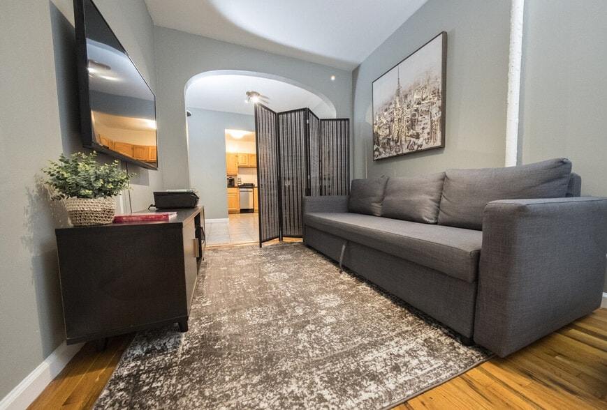 Primary Photo - 305 E 104th St