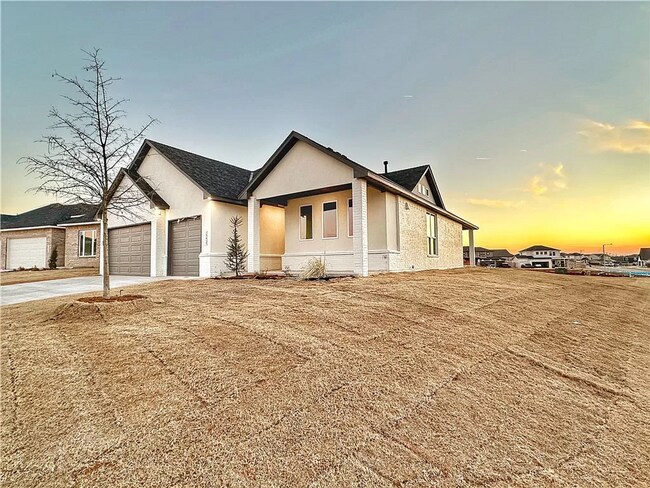 Building Photo - Luxarious 3BD/2BTH Home off of JKP Turnpik...