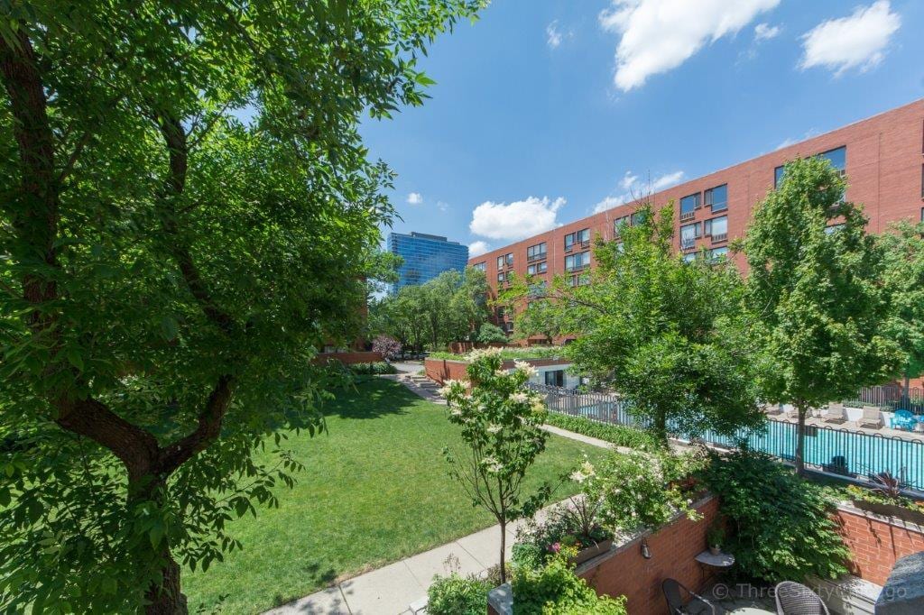 Building Photo - 1153 S Plymouth Ct