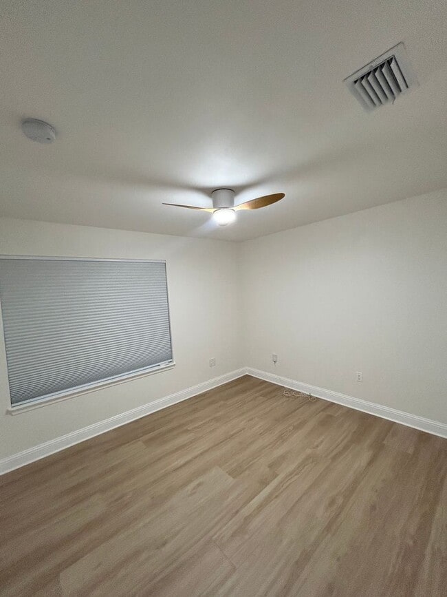 Building Photo - 1759 Fuller Dr