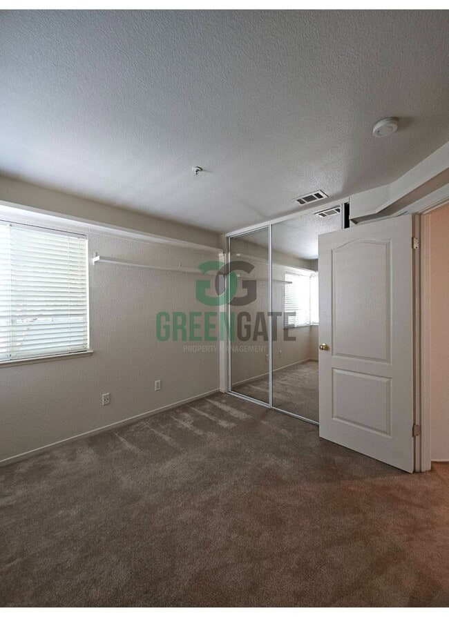 Building Photo - Charming 3 Bedroom 2 Bath Condo in TRACY! ...