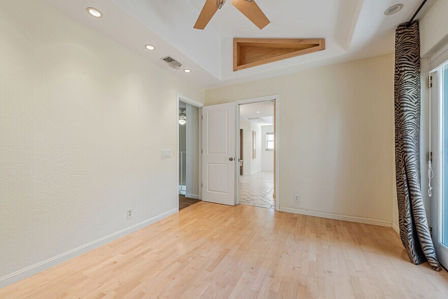 Building Photo - 520 Weybridge Dr