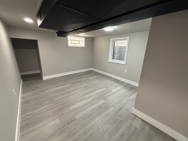 Building Photo - Cozy 4-bed home in Gary's Historic neighbo...