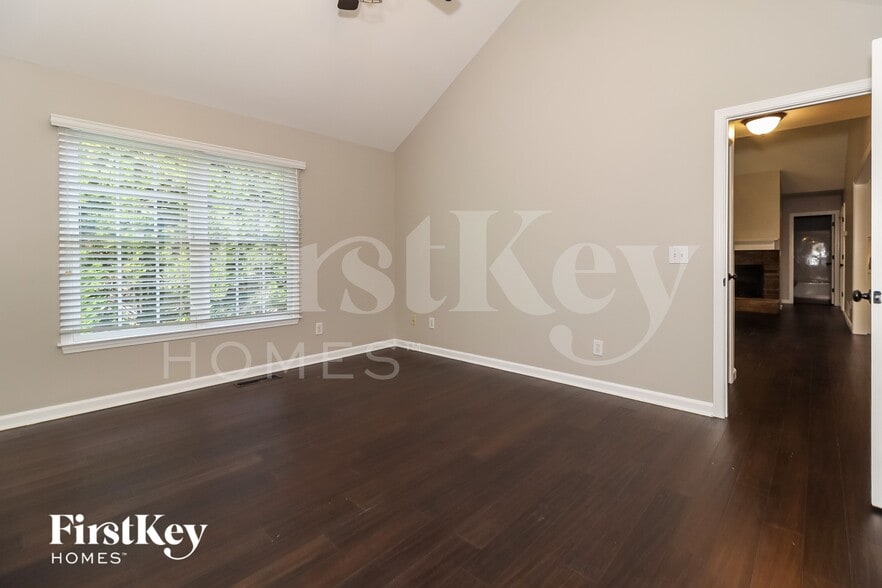 Building Photo - 189 Michael St