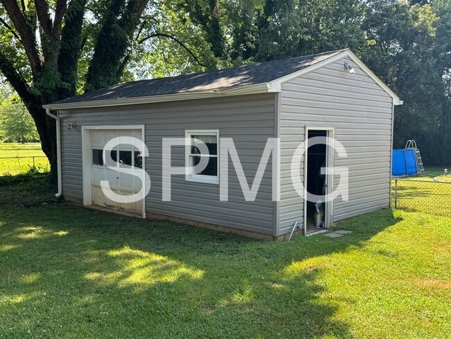 Building Photo - 1603 Alberta Dr