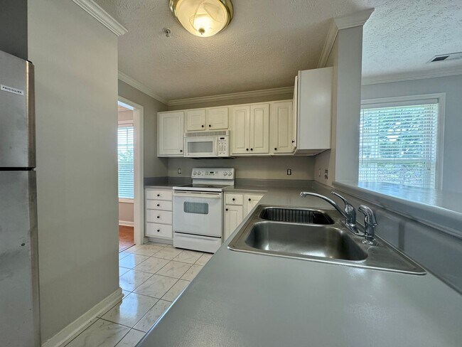 Building Photo - Harbour Pointe Condo
