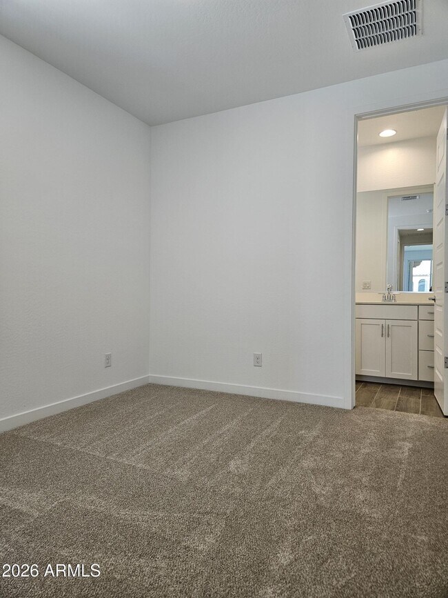 Building Photo - 3357 S Primrose
