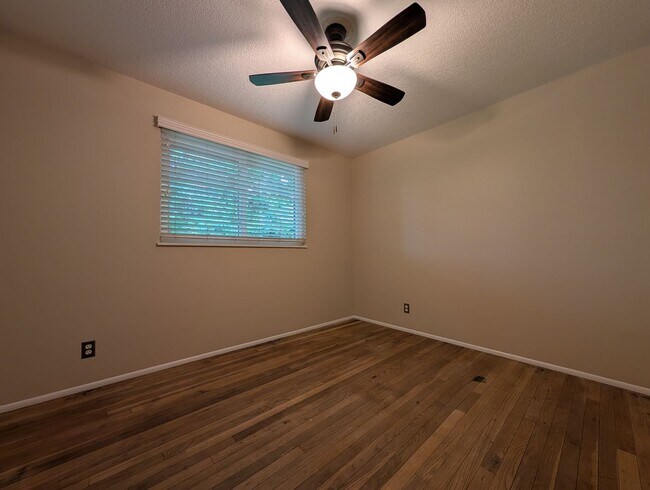 Building Photo - Charming 3-Bedroom, 1.5-Bath Home ~ Landscaping Provided!