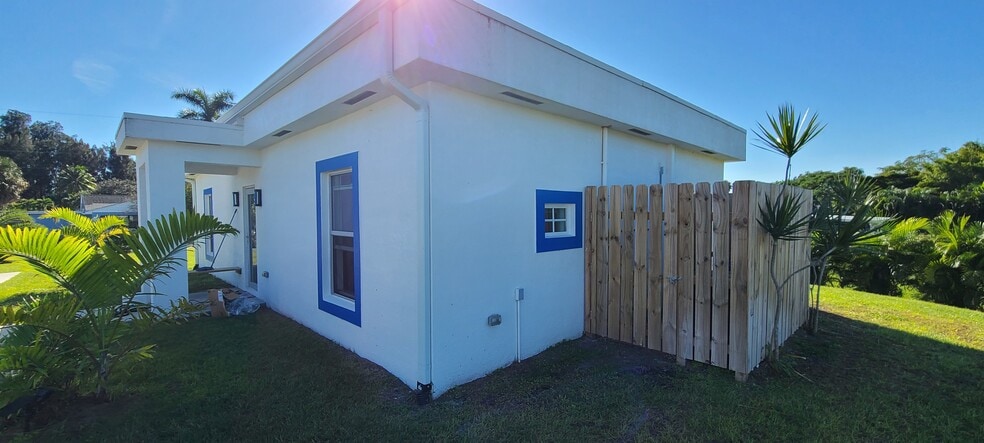 Building Photo - 1335 Churchill Rd