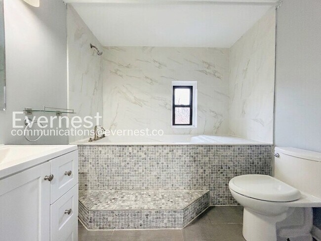 Building Photo - 303 Kirk Ave