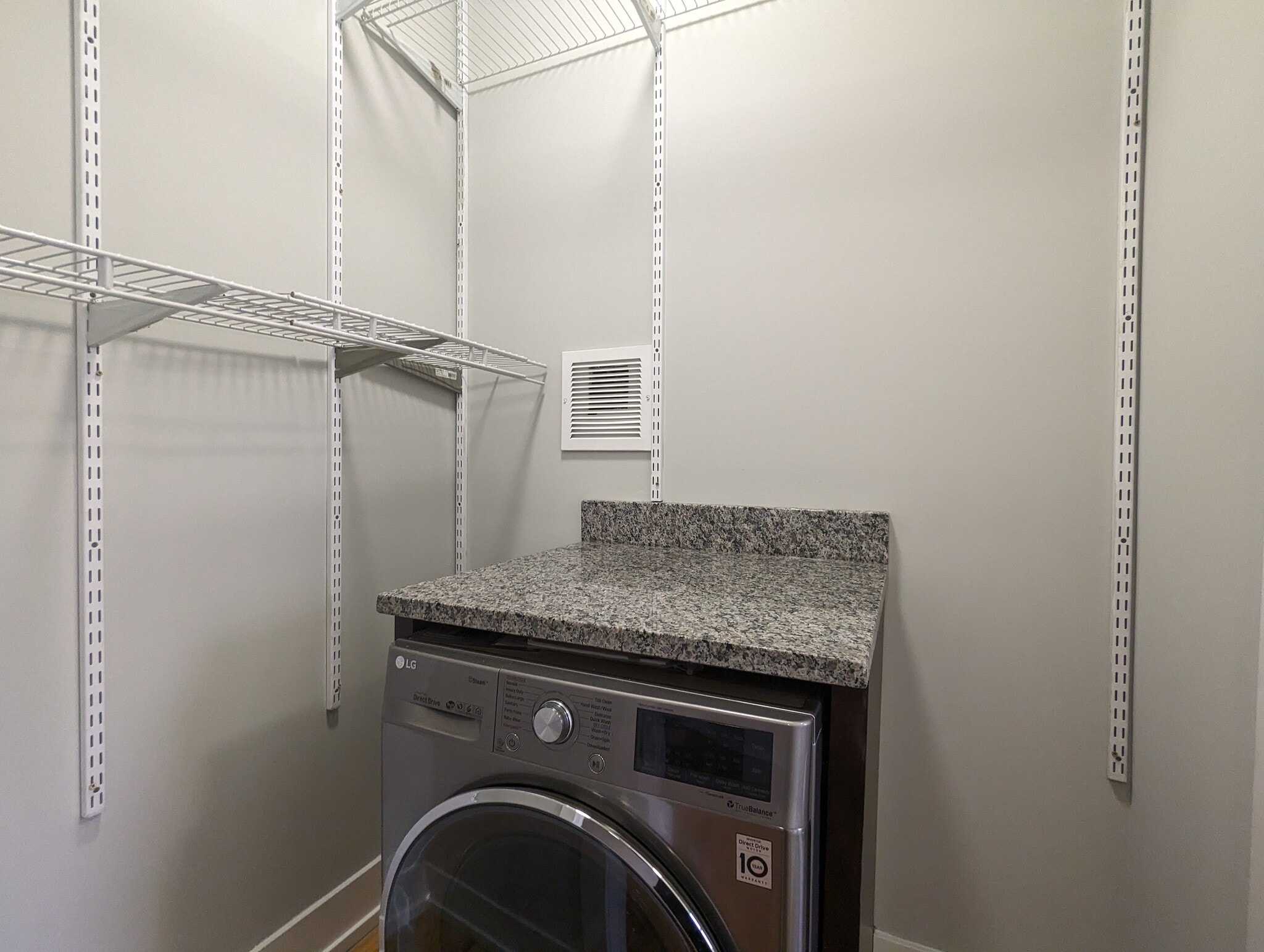 Building Photo - 908 W George St