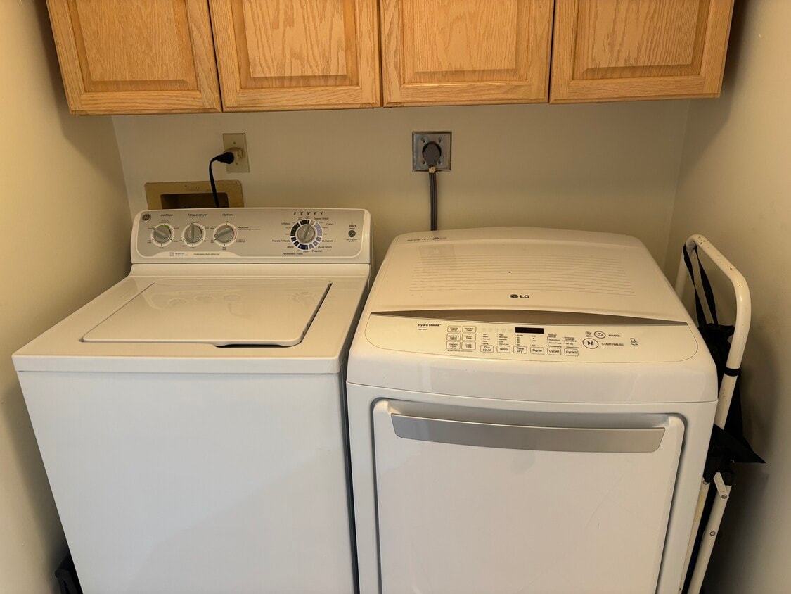 Washer/dryer - 4201 N Ocean Blvd