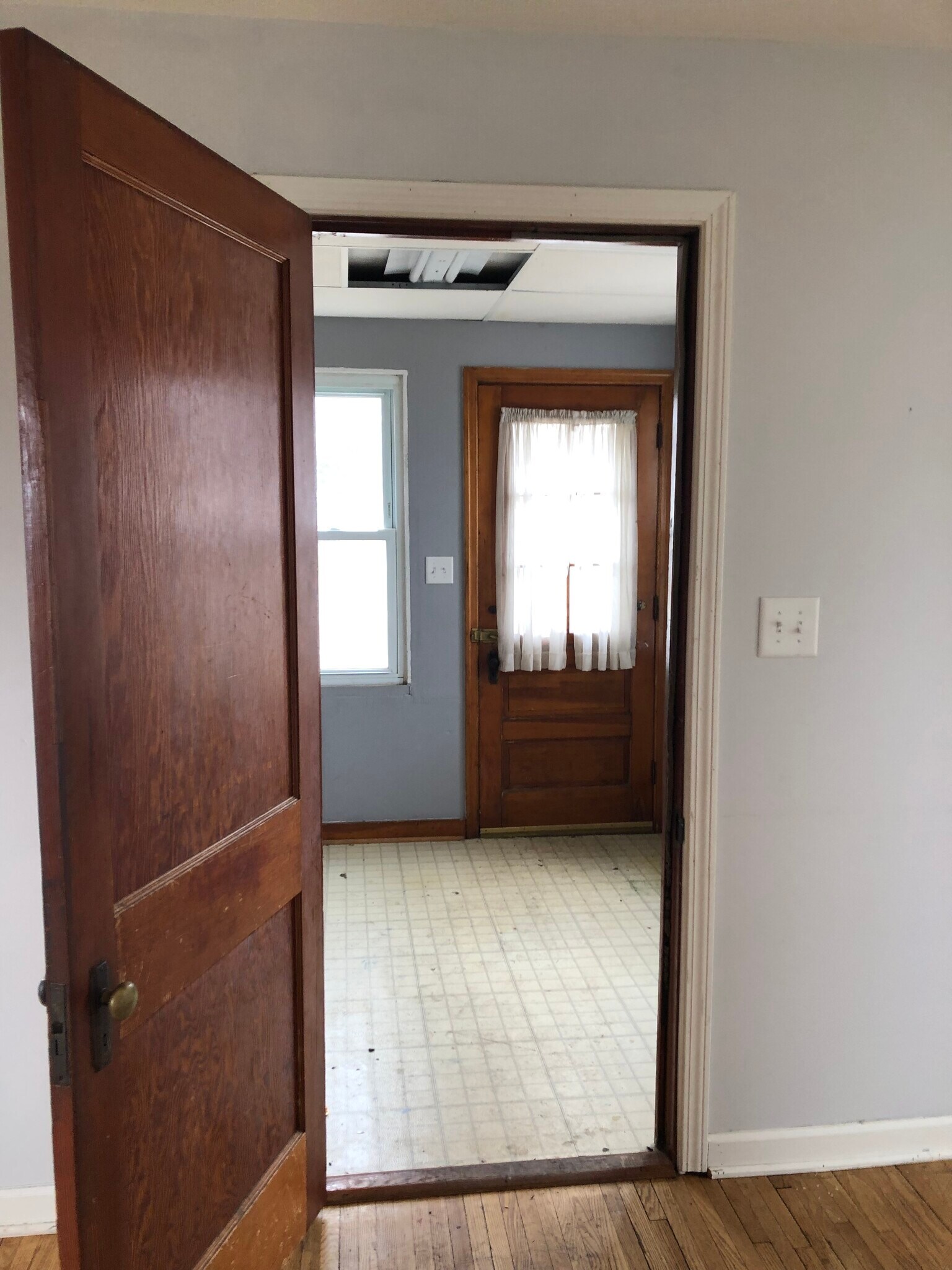 Building Photo - 632 S Anna Ave