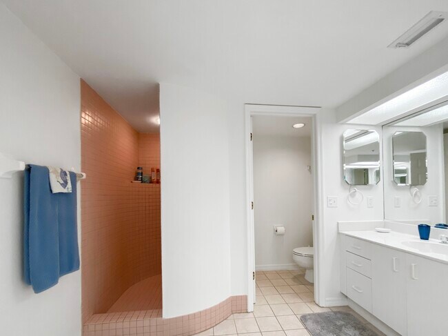 Building Photo - 6650 Sunset Way