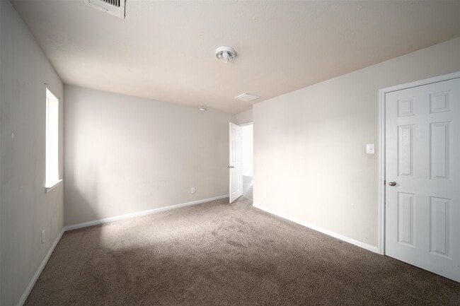 Building Photo - 19543 Otter Trail Ct