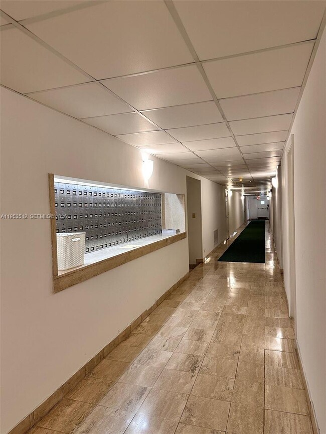 Building Photo - 1408 Brickell Bay Dr