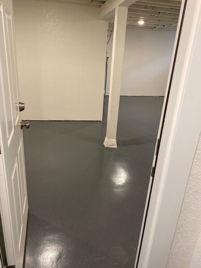 Building Photo - Remodel 1250sf Alberta Arts-Irvington 4-pl...