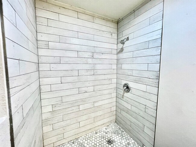 Building Photo - 4913 W 43rd St