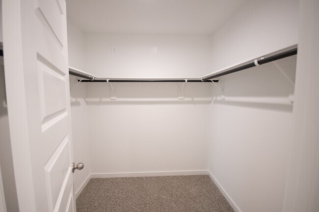 Building Photo - 10217 Berkeley Spgs Trl