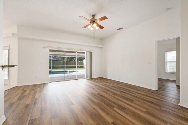 Building Photo - 2466 SE Renick Ave