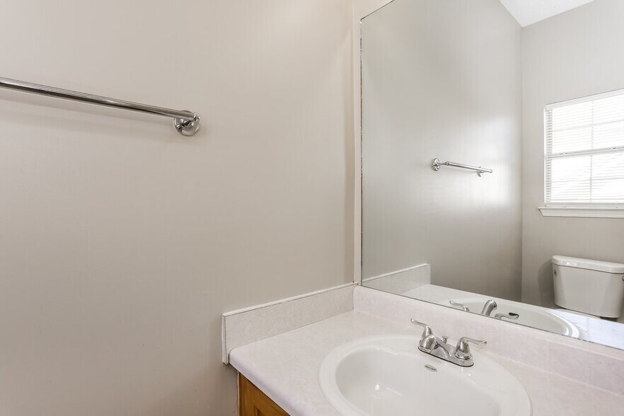 Building Photo - 5516 Wellborn Creek Dr