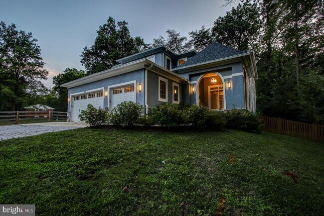 Building Photo - 9814 Fernwood Rd
