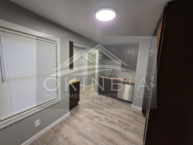 Building Photo - 323 Verona Rd