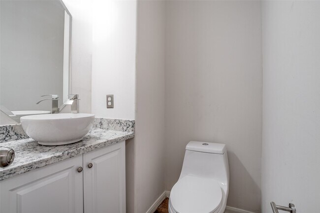 Building Photo - 5818 Pebble Bank Ln