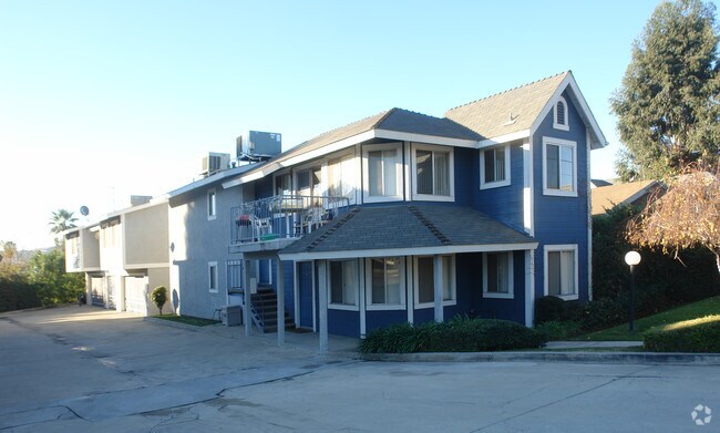 Building Photo - 628-638 E Badillo St