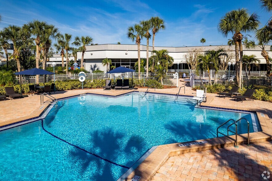 Building Photo - 2851 Maingate Village Cir