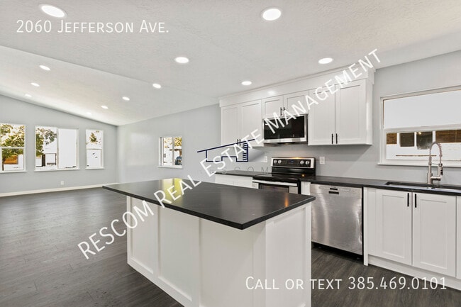 Building Photo - 2060 Jefferson Ave