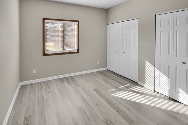 Building Photo - 13831 Amiot Dr
