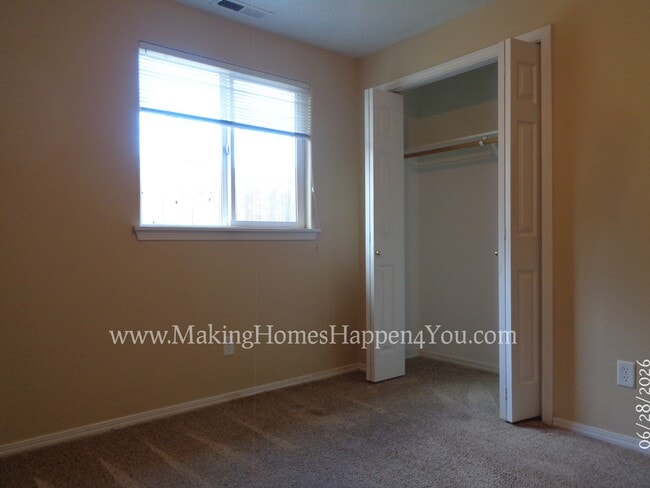 Building Photo - 260 SW Oregon Trail Dr